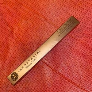 NWT Anastasia (ABH) Brow Definer Triangular Pencil